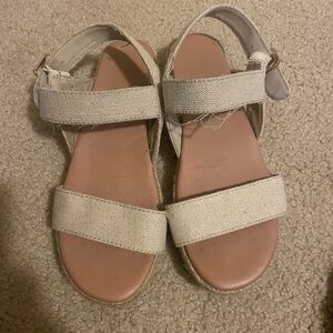 Sandals Old Navy size 6 1/2 tan